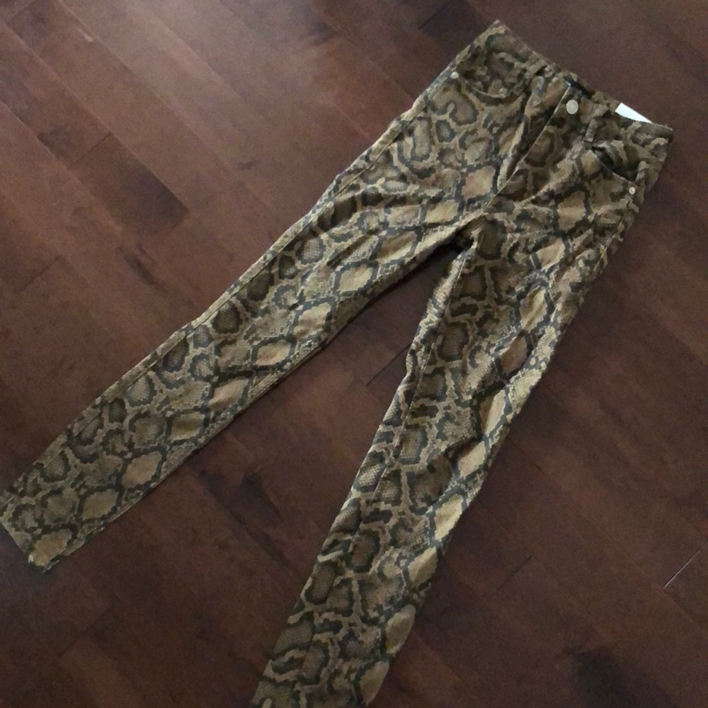 NWT Zara snake skinny jeans
